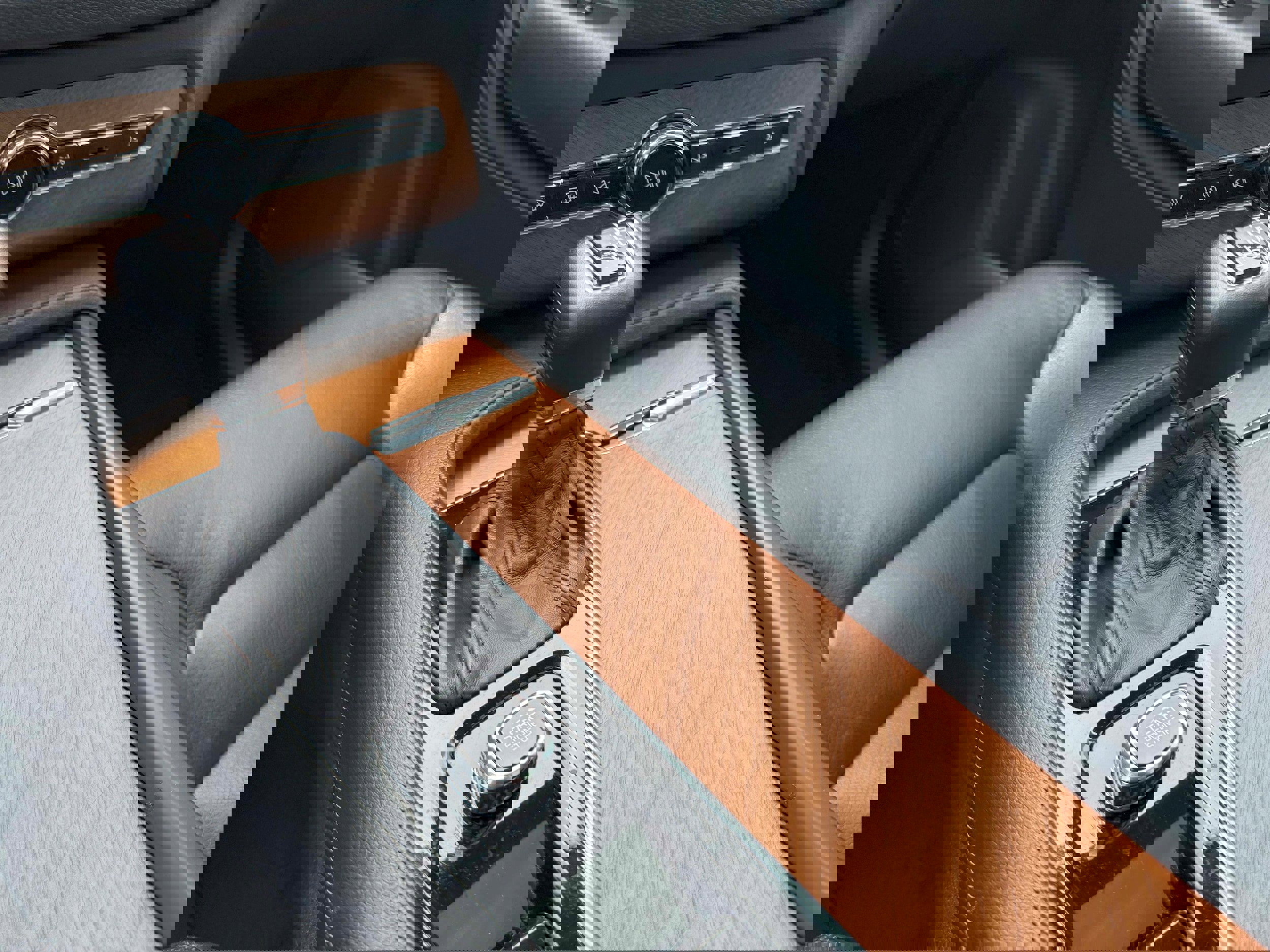 Used 2022 Volvo XC90 T6 Momentum image 24