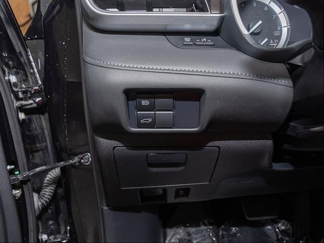 Used 2021 Toyota Highlander XLE AWD/4WD image 14