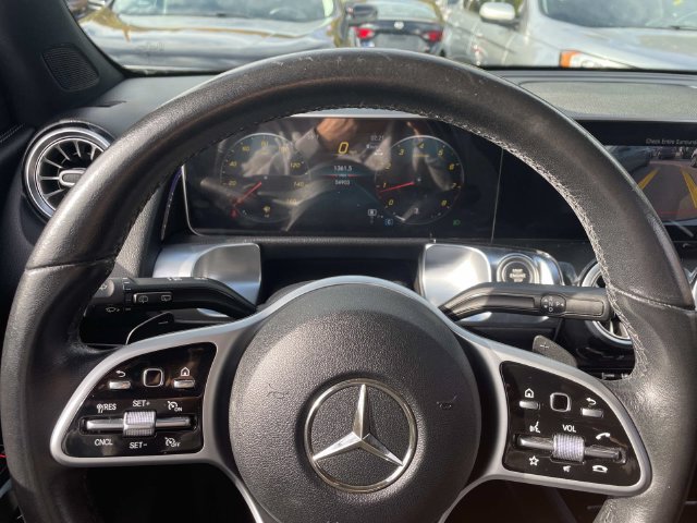 Used 2020 Mercedes-Benz GLB 250 4MATIC w/ Premium Package image 29