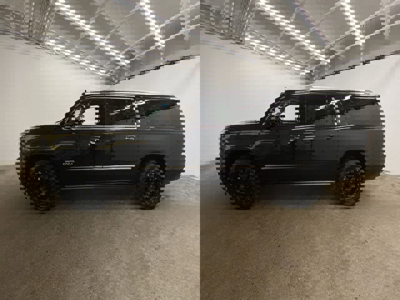 Used 2019 GMC Yukon XL Denali w/ Denali Ultimate Package image 3