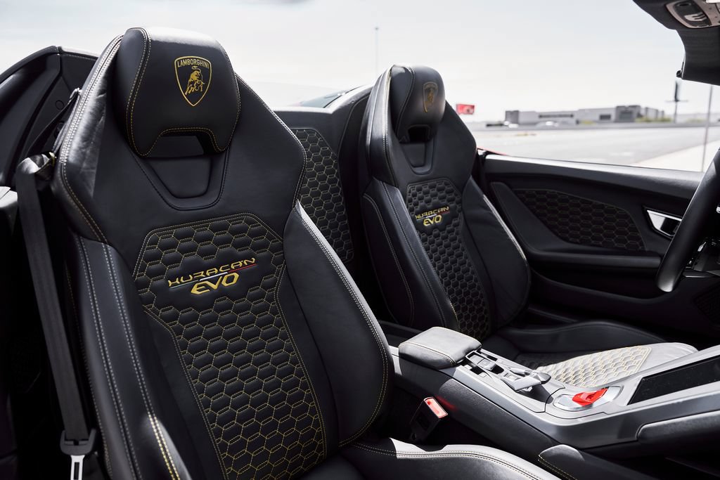 Used 2023 Lamborghini Huracan EVO RWD image 38