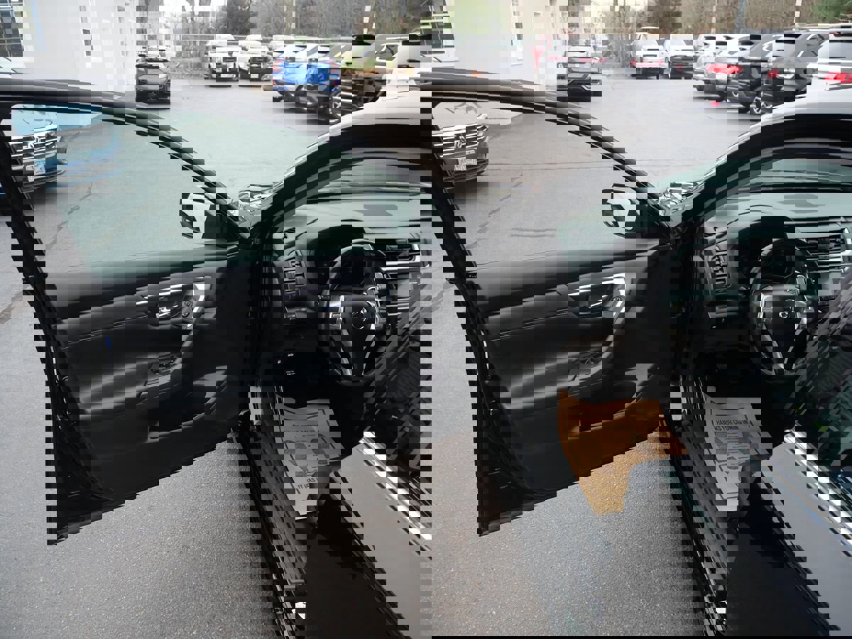 Used 2017 Nissan Altima 2.5 SR w/ Midnight Edition Package image 16