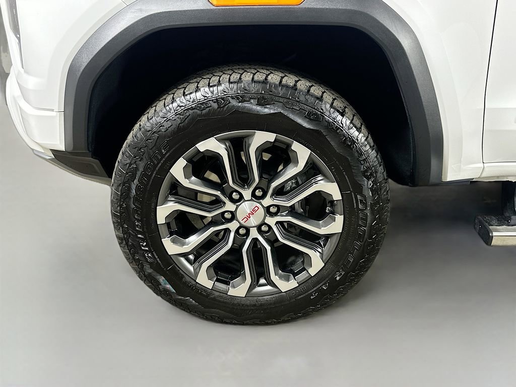 Used 2024 GMC Canyon Denali image 8