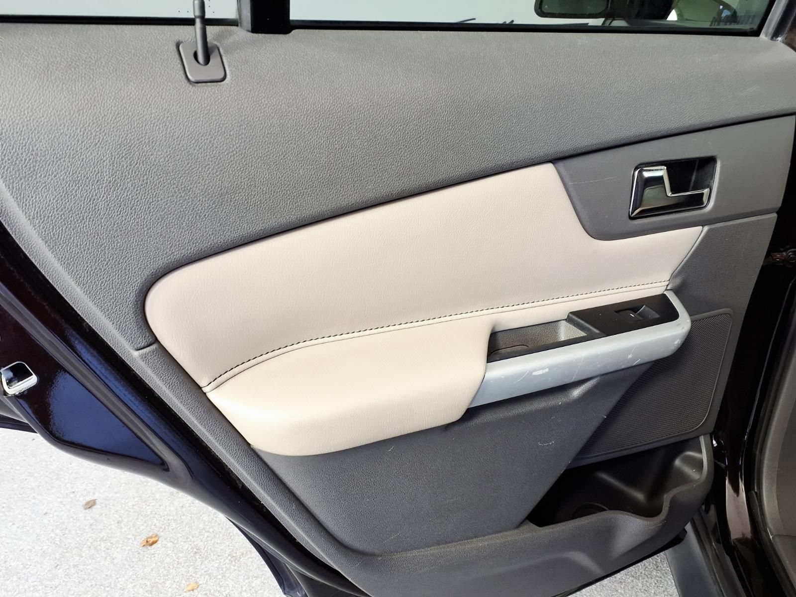 Used 2013 Ford Edge SEL FWD image 10