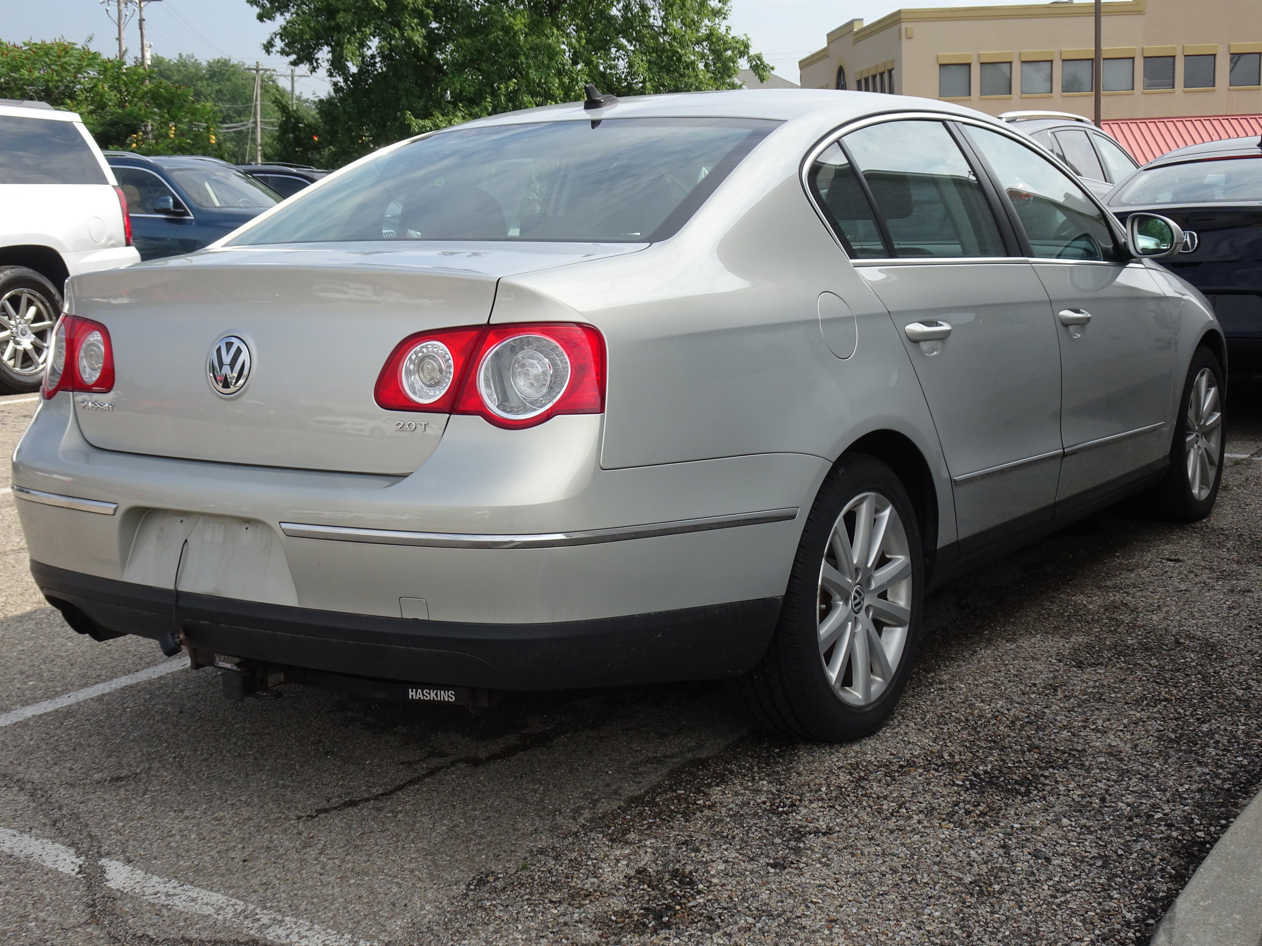 Used 2010 Volkswagen Passat Komfort FWD image 5
