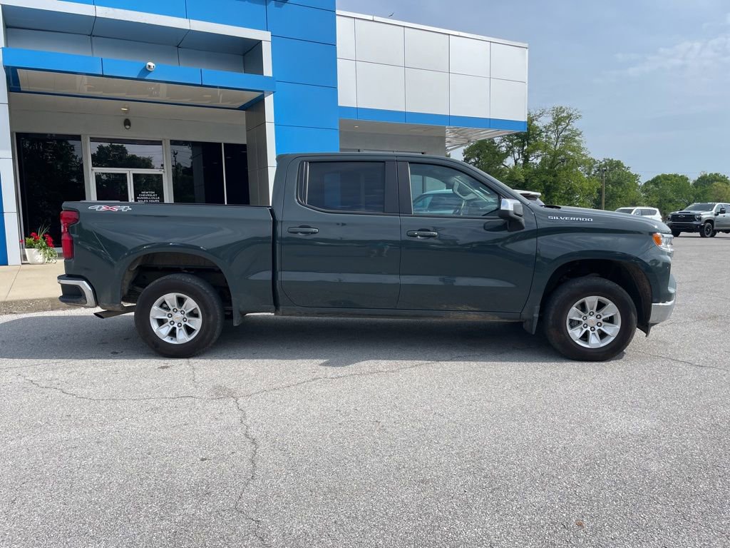 Used 2025 Chevrolet Silverado 1500 LT AWD/4WD image 9