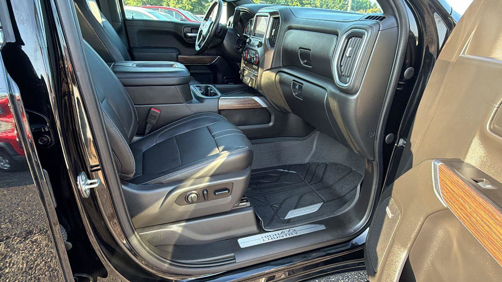 Used 2021 Chevrolet Silverado 1500 High Country w/ Technology Package AWD/4WD image 17