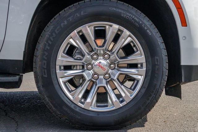 Used 2025 GMC Yukon XL Denali AWD/4WD image 13