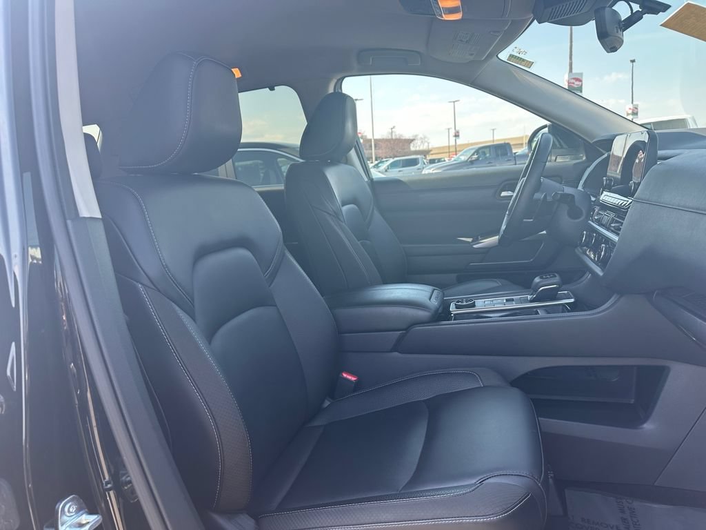 Used 2025 Nissan Pathfinder SL AWD/4WD image 19