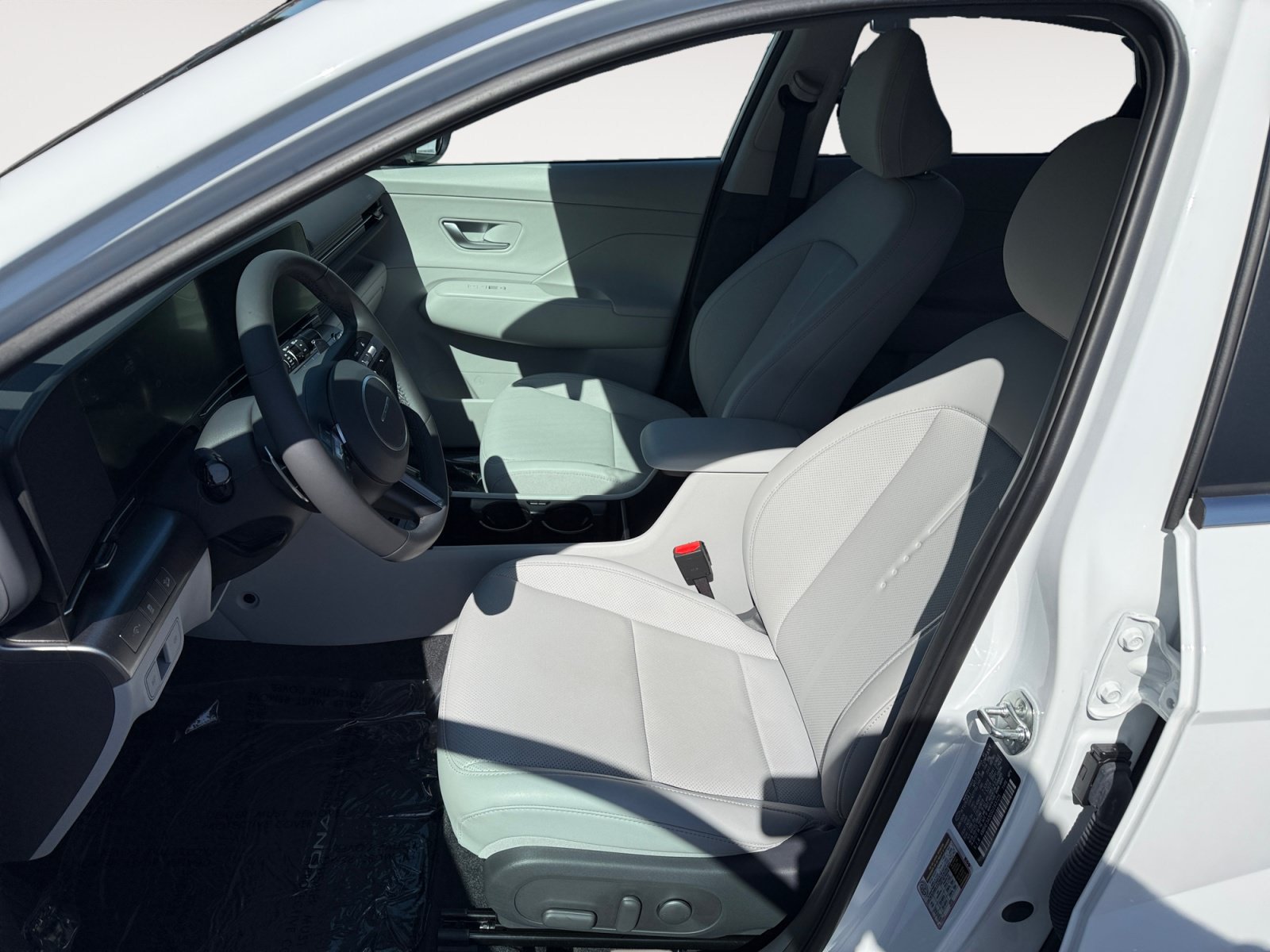 Certified 2025 Hyundai Kona Limited FWD image 10