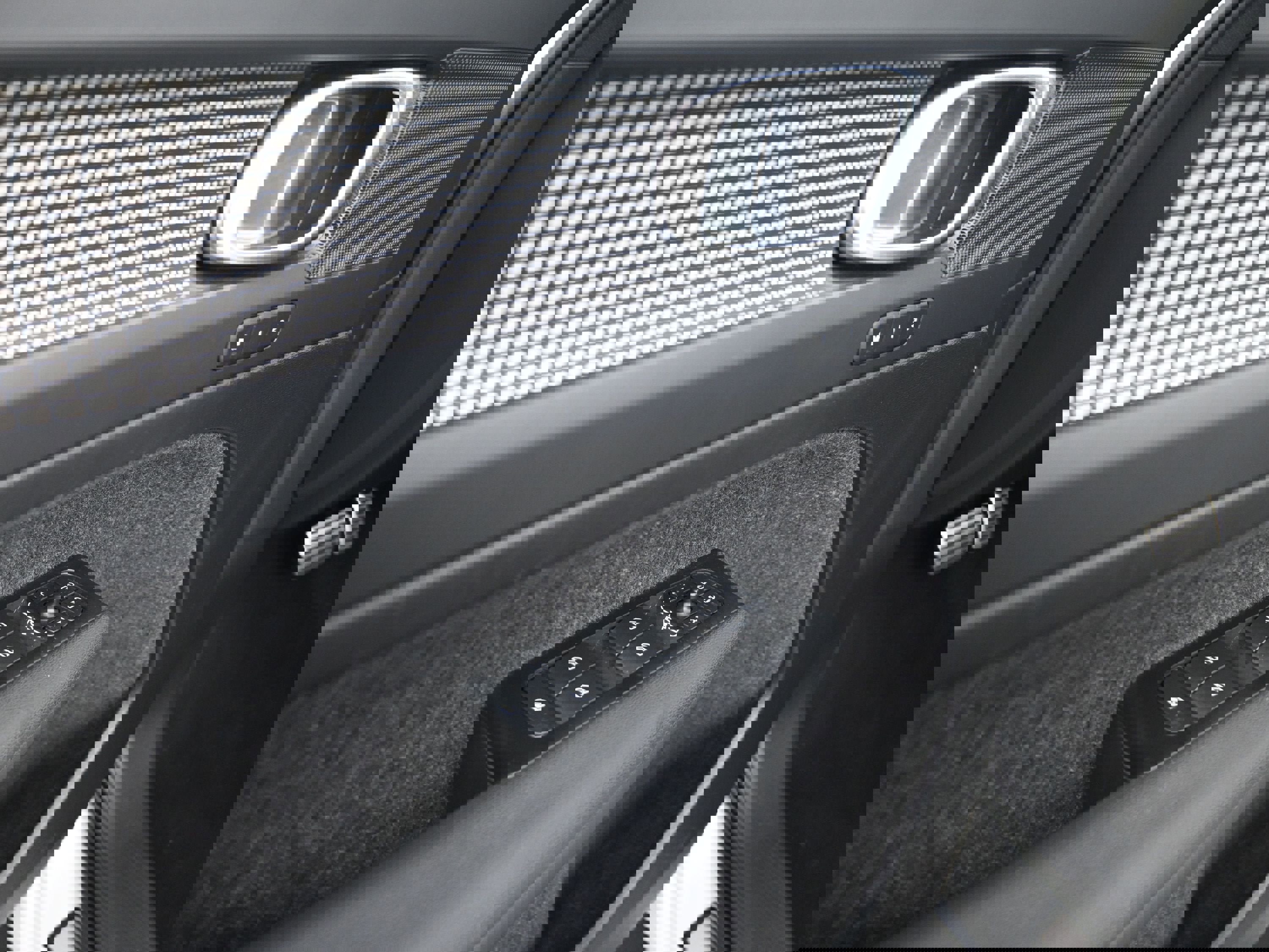 Used 2022 Volvo XC40 T5 R-Design image 22