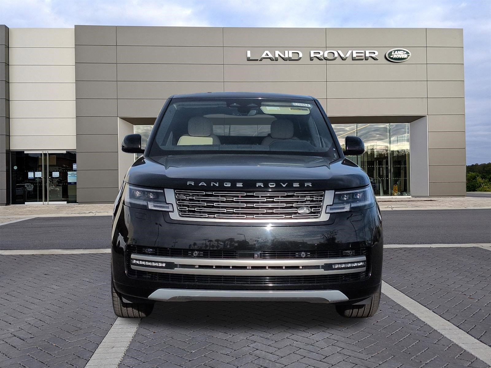 Used 2024 Land Rover Range Rover SE image 2