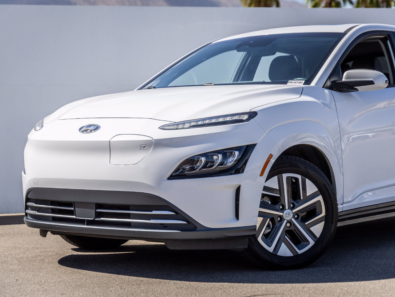 Used 2023 Hyundai Kona Limited FWD image 2