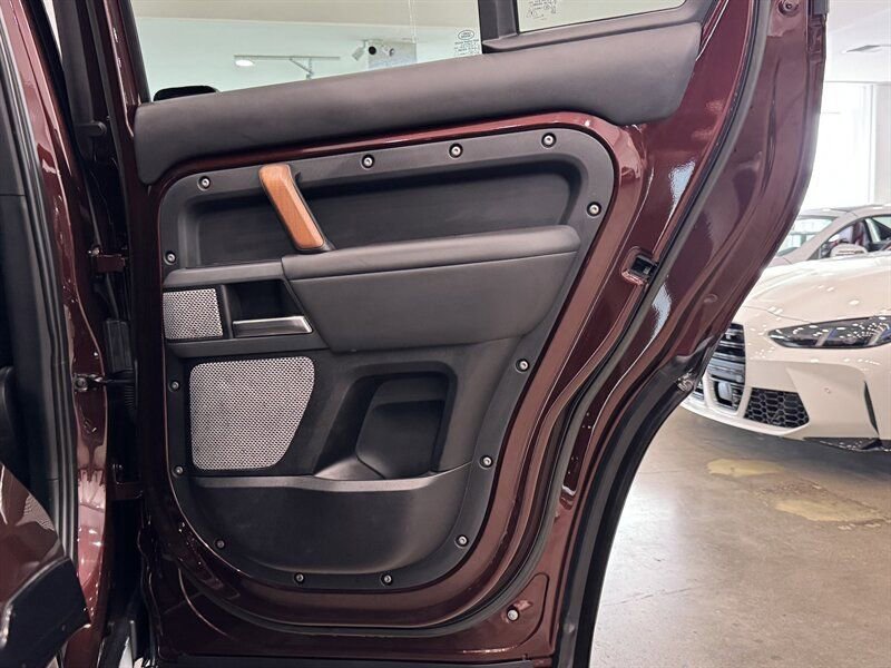 Used 2023 Land Rover Defender 130 X image 16
