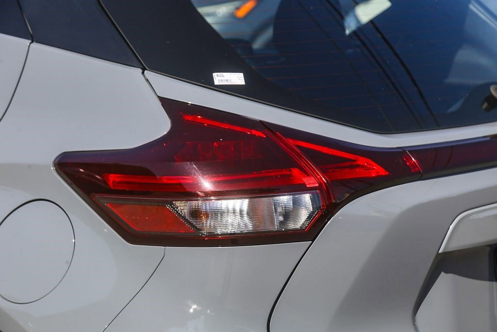 Certified 2024 Nissan Kicks SV image 9