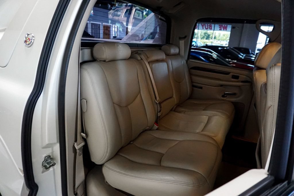 Used 2004 Cadillac Escalade EXT AWD/4WD image 24
