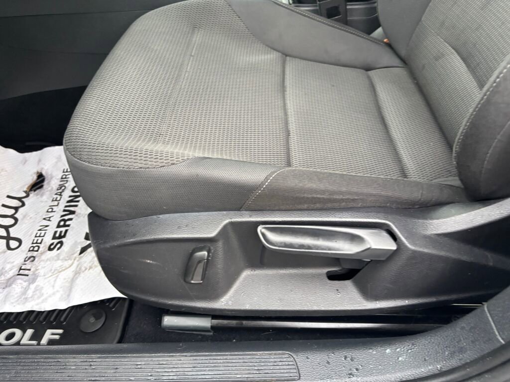 Used 2017 Volkswagen Golf S image 18
