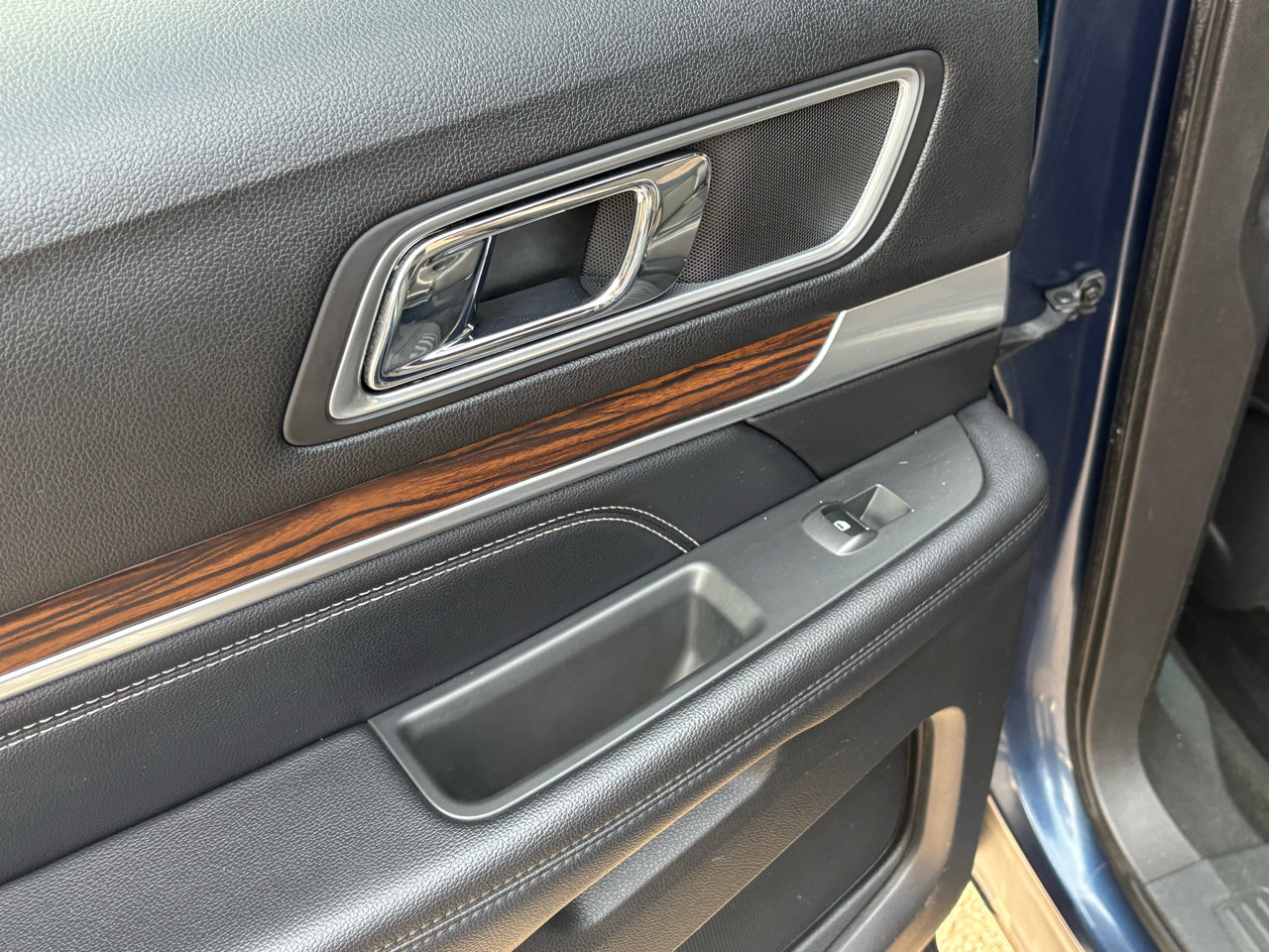 Used 2017 Ford Explorer Limited image 30