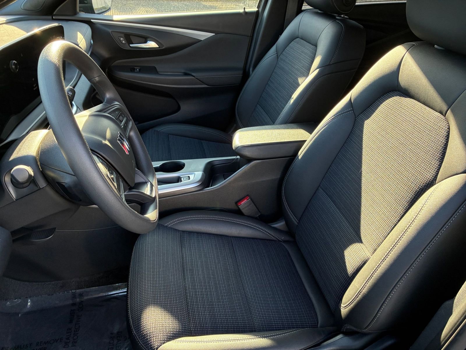 Used 2025 Buick Envista Preferred FWD image 35