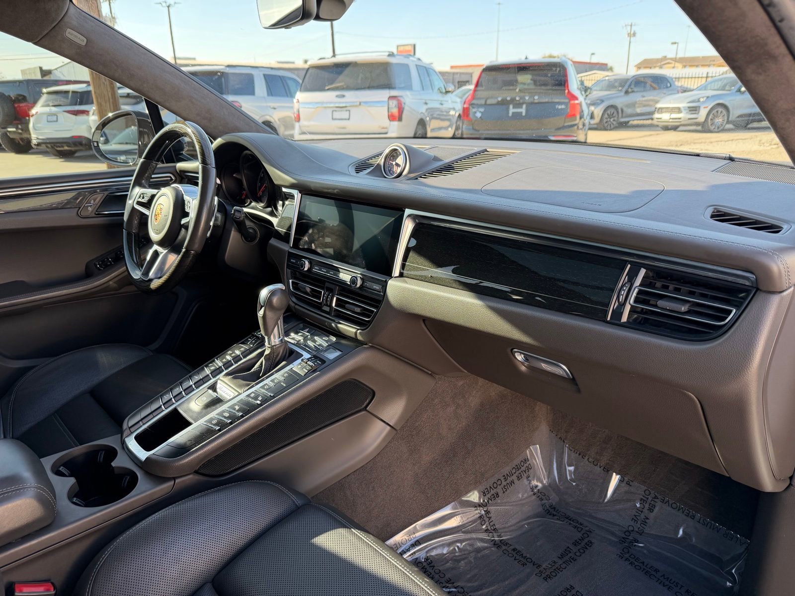 Used 2021 Porsche Macan Turbo image 18