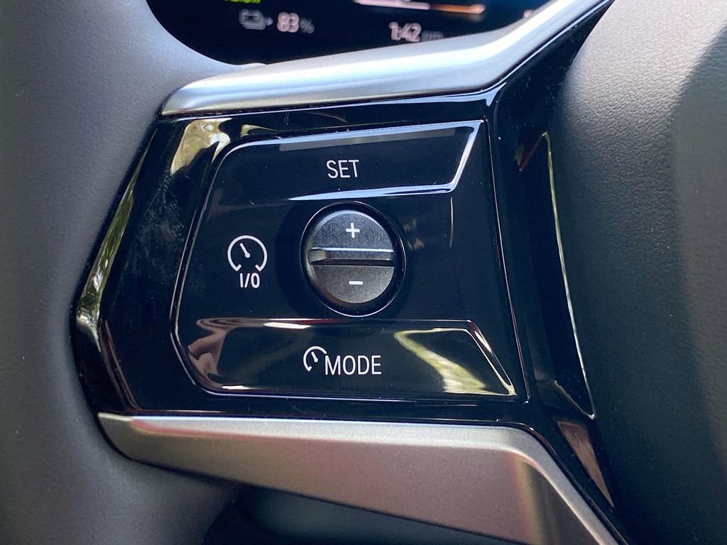 Used 2025 BMW i5 eDrive40i w/ Premium Package image 32