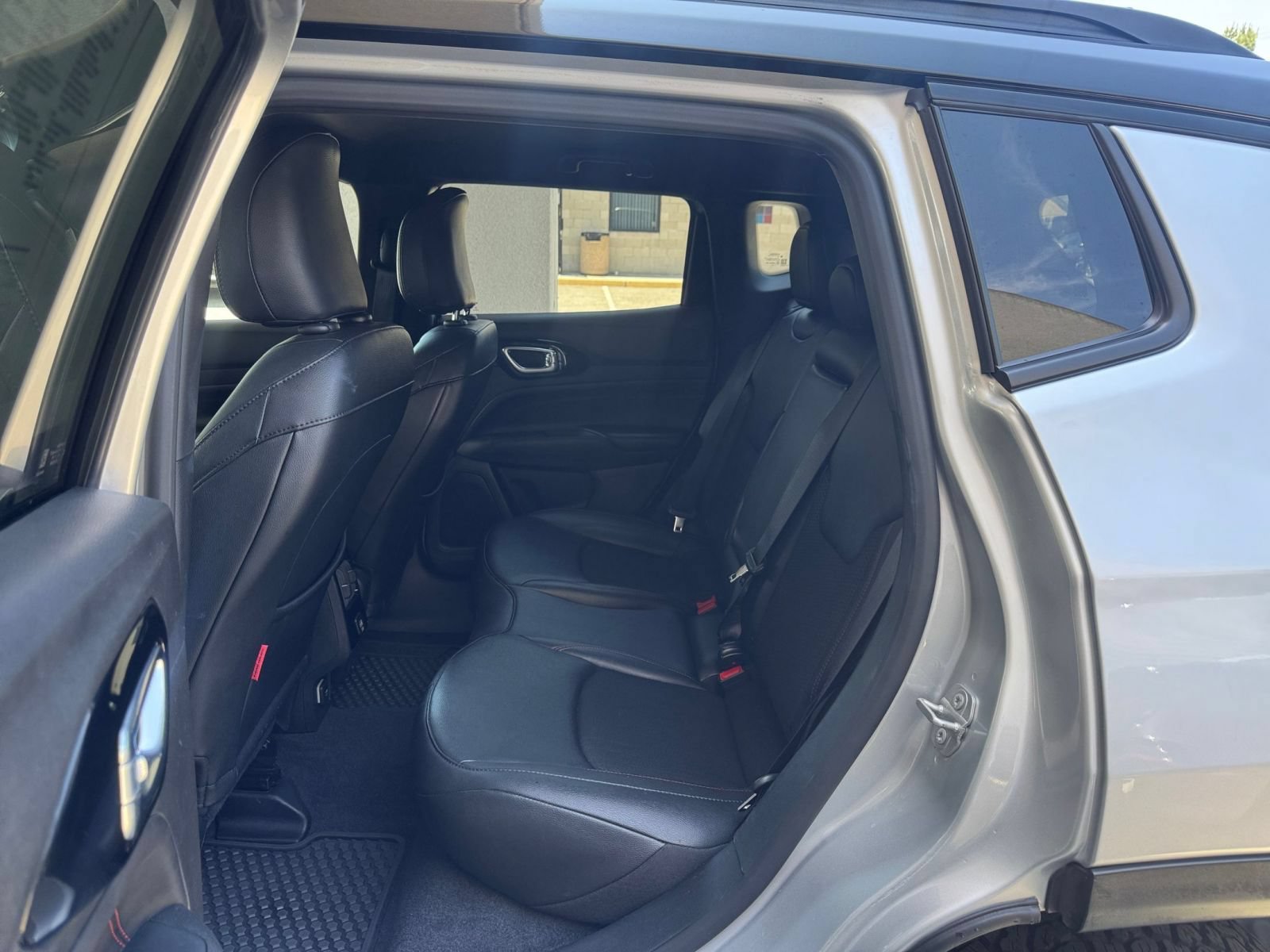 Used 2025 Jeep Compass Trailhawk AWD/4WD image 24