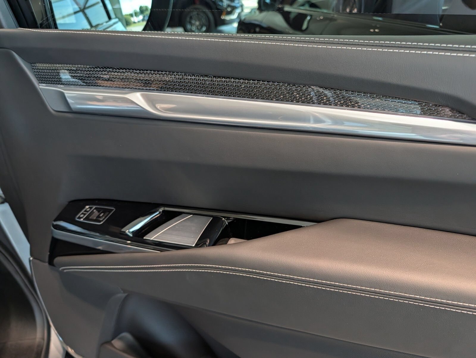 Certified 2025 Cadillac Escalade V AWD/4WD image 43