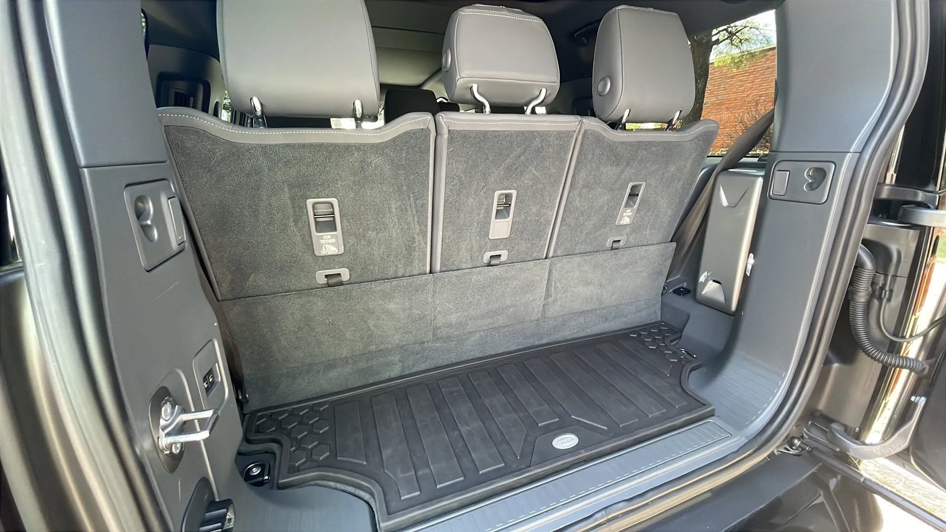 Used 2023 Land Rover Defender 130 X-Dynamic SE image 14