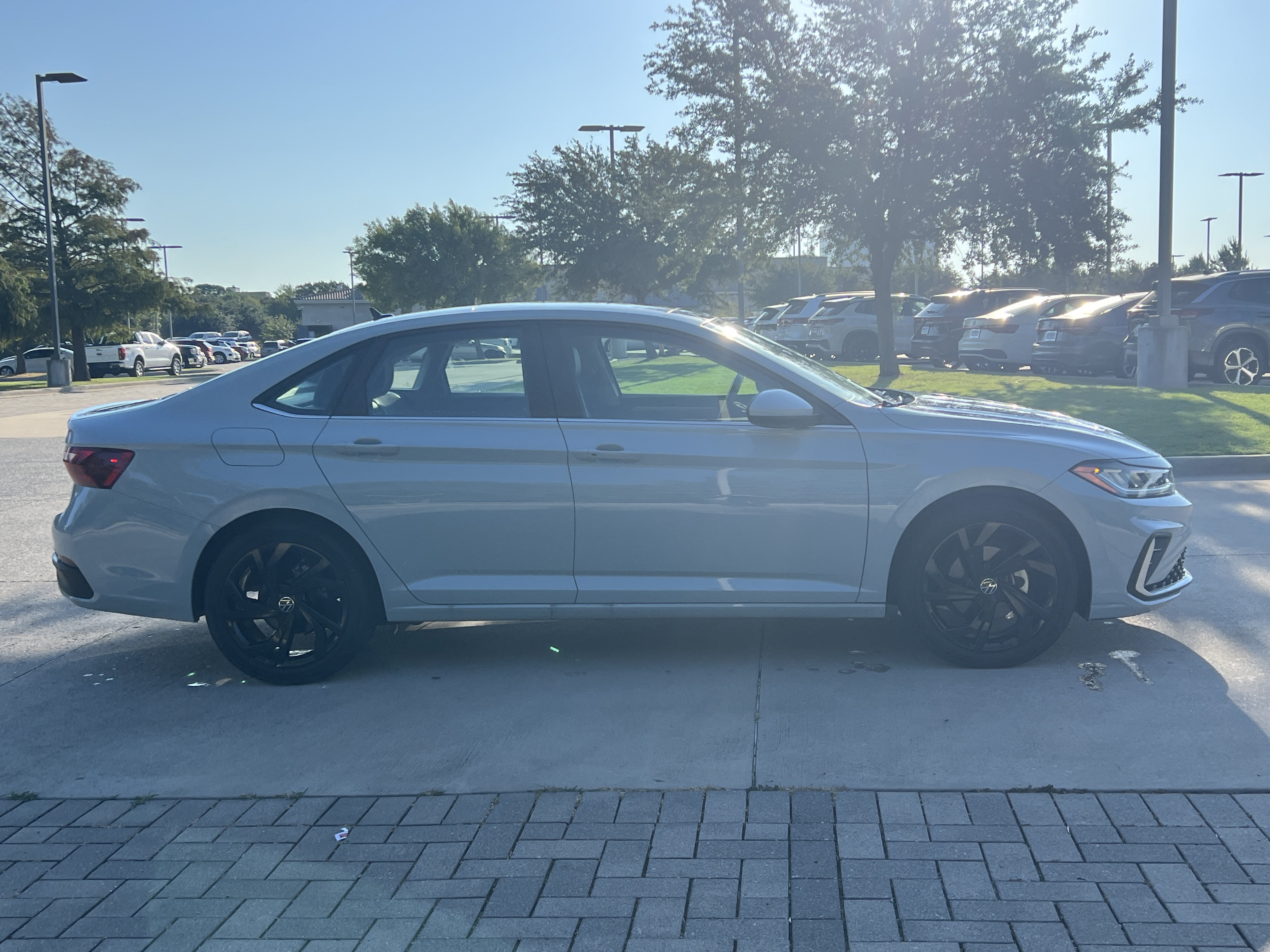 Certified 2025 Volkswagen Jetta SE w/ Sunroof Package FWD image 10
