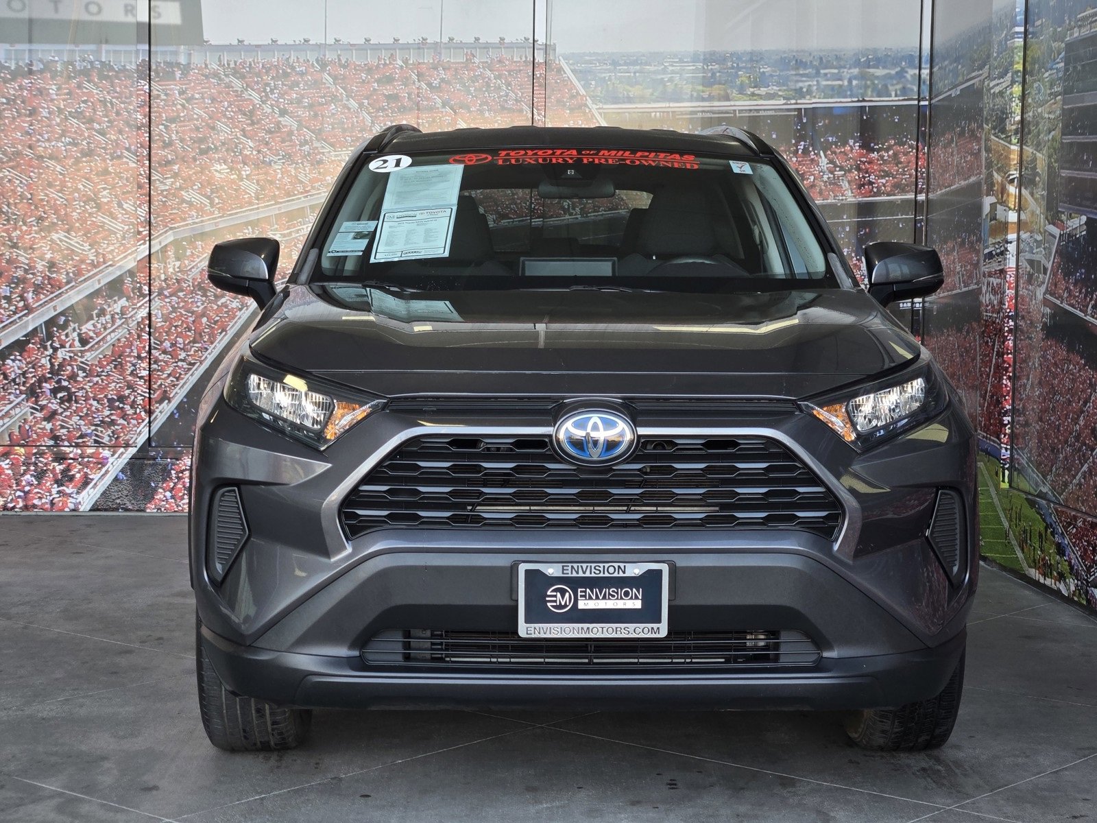 Used 2021 Toyota RAV4 LE image 3