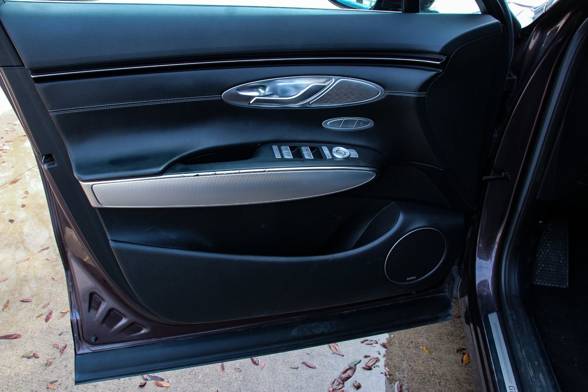 Used 2022 Genesis GV70 2.5T w/ Select Package image 12