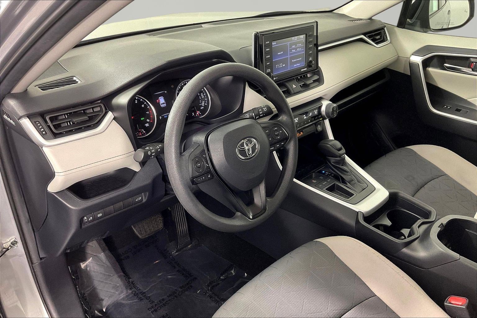 Used 2020 Toyota RAV4 XLE w/ Convenience Package FWD image 17