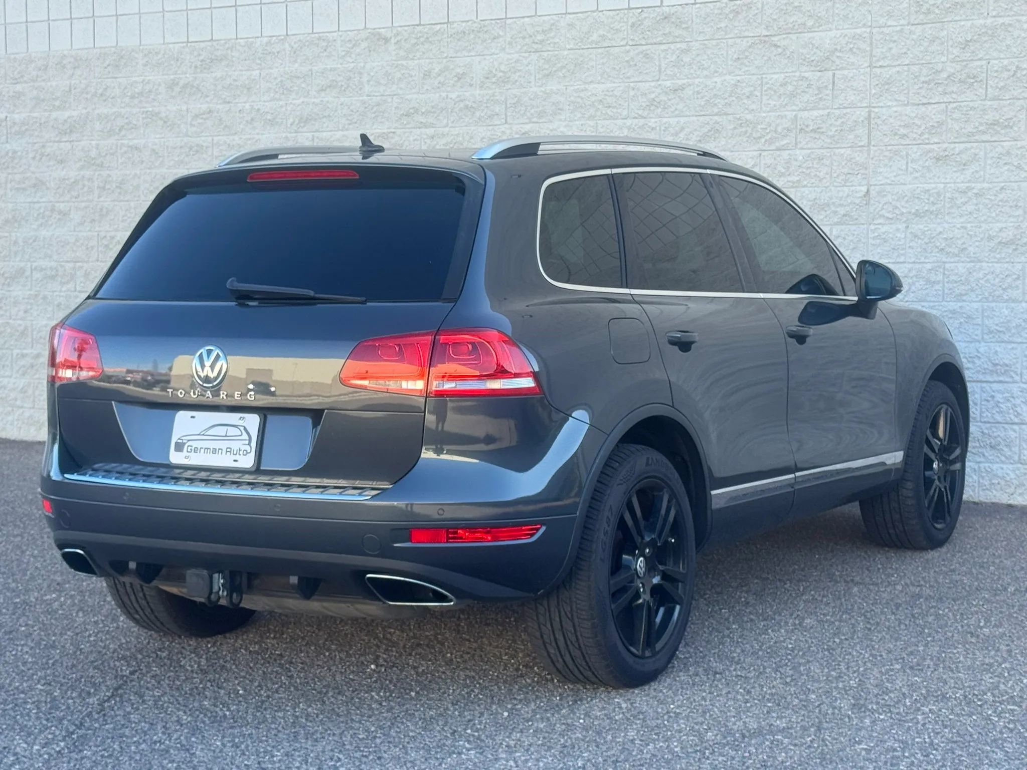 Used 2012 Volkswagen Touareg TDI AWD/4WD image 4