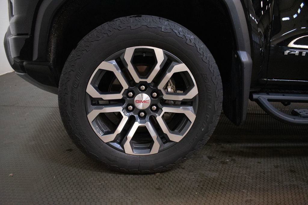 Used 2024 GMC Canyon AT4 w/ AT4 Premium Package AWD/4WD image 9