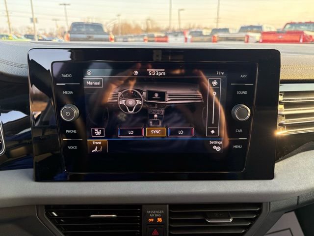 Used 2025 Volkswagen Jetta SE image 24