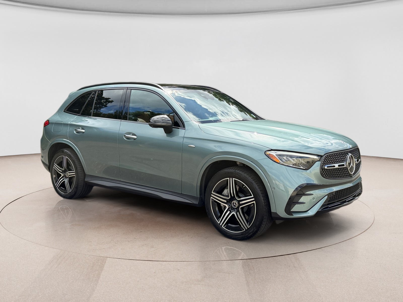 Used 2025 Mercedes-Benz GLC 350e 4MATIC image 7