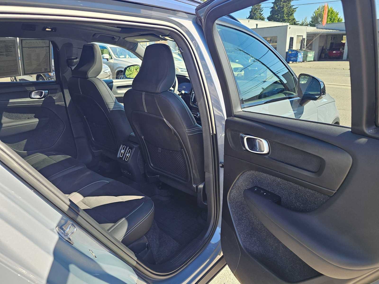Used 2023 Volvo XC40 Recharge Plus w/ Protection Package Premier AWD/4WD image 13