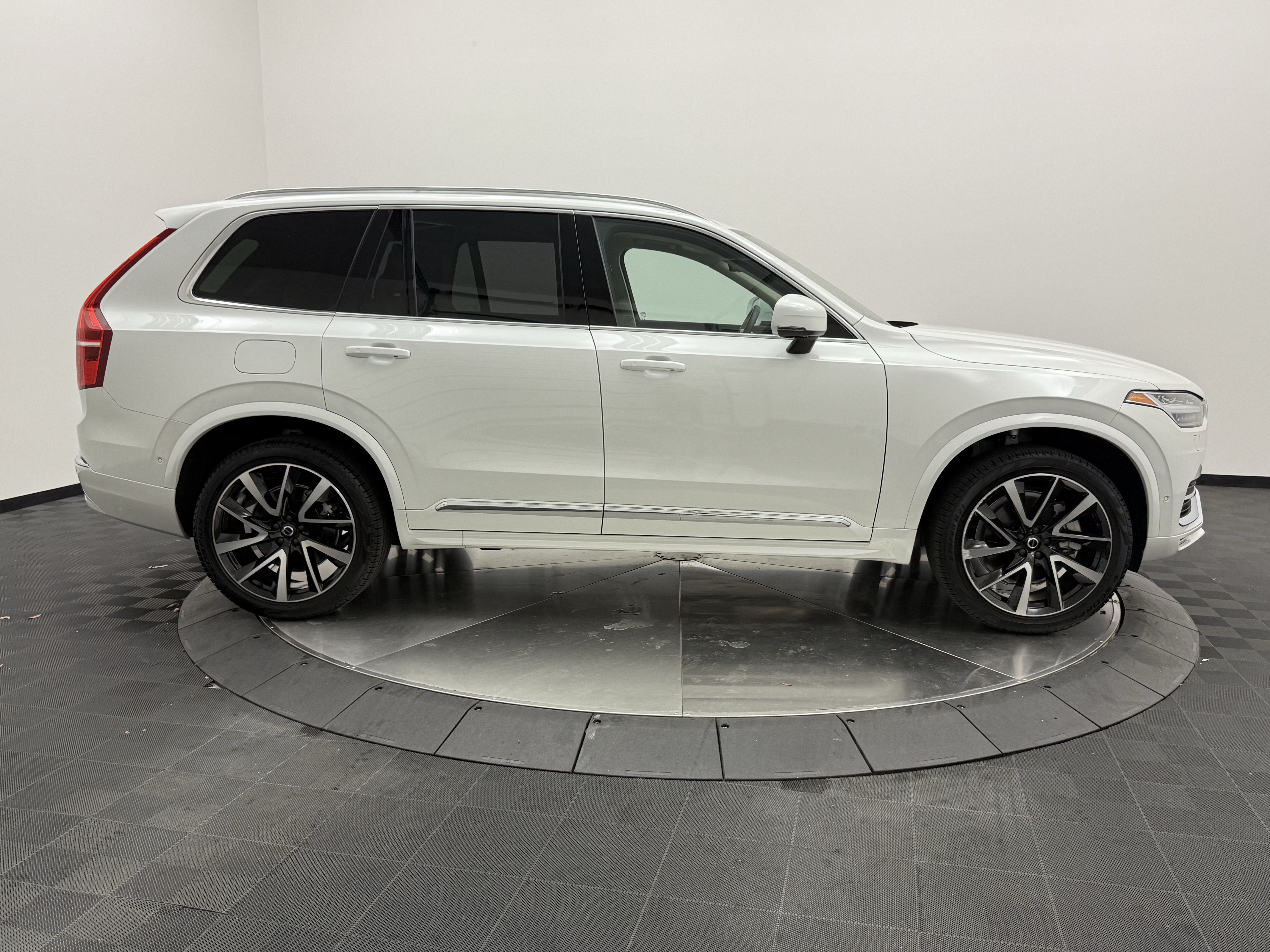 Certified 2025 Volvo XC90 B5 Plus w/ Protection Package Premier AWD/4WD image 8