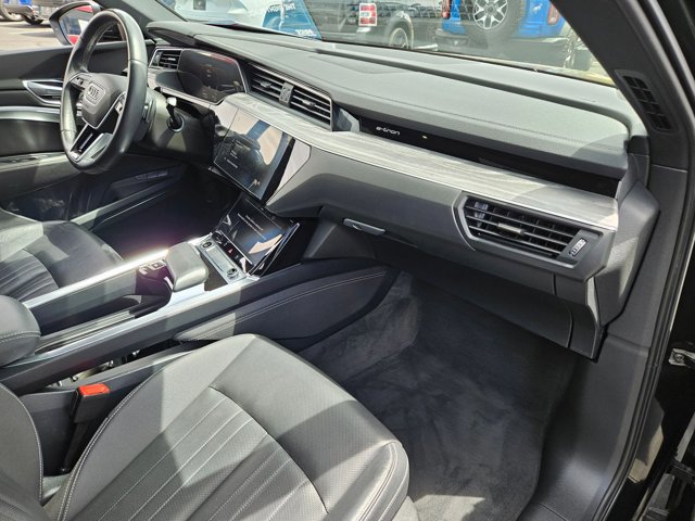 Used 2023 Audi e-tron Premium Plus w/ Premium Plus Package AWD/4WD image 21