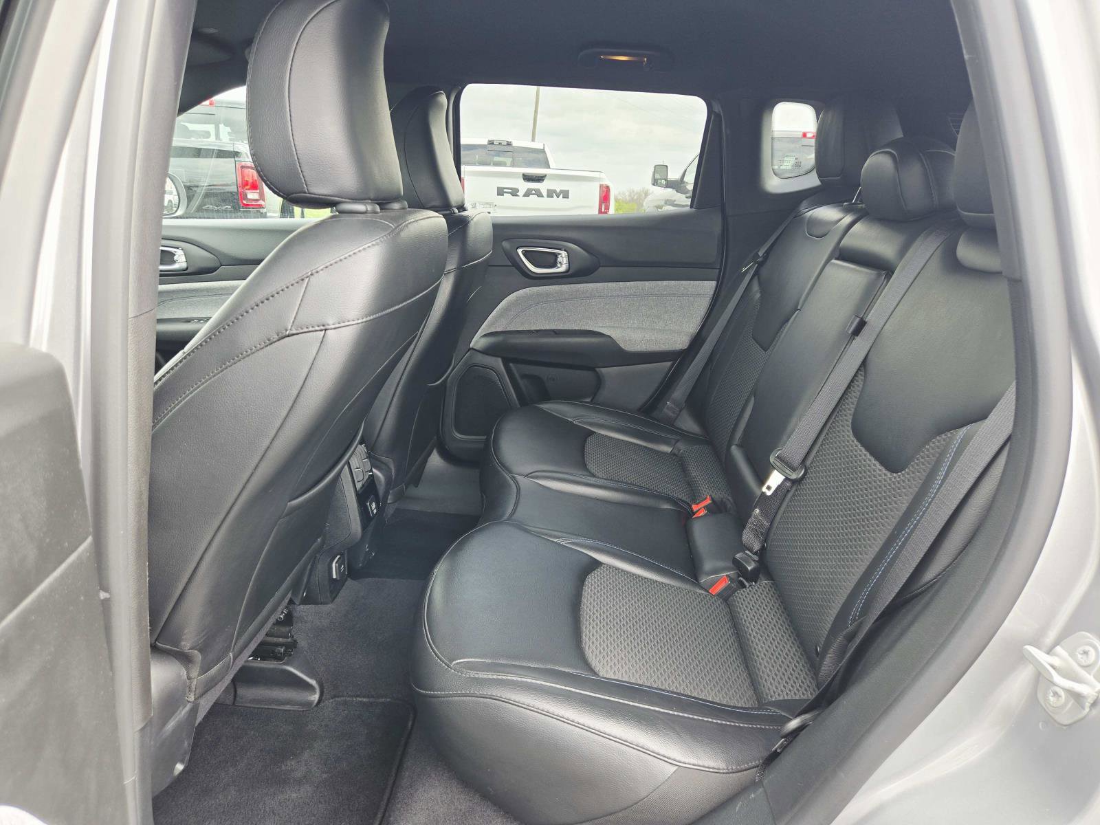 Used 2023 Jeep Compass Latitude image 13