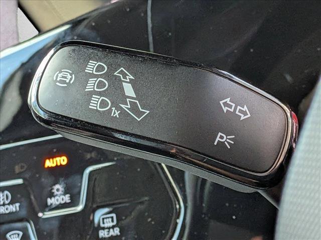 Used 2024 Volkswagen GTI SE FWD image 9