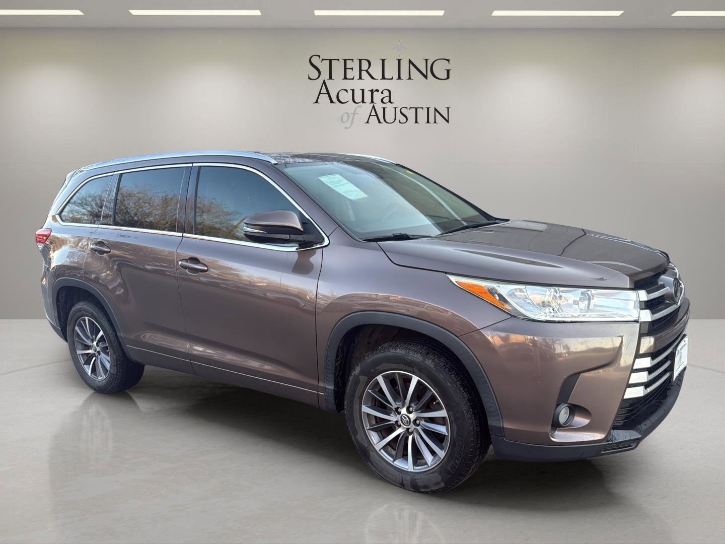 Used 2017 Toyota Highlander XLE image 3