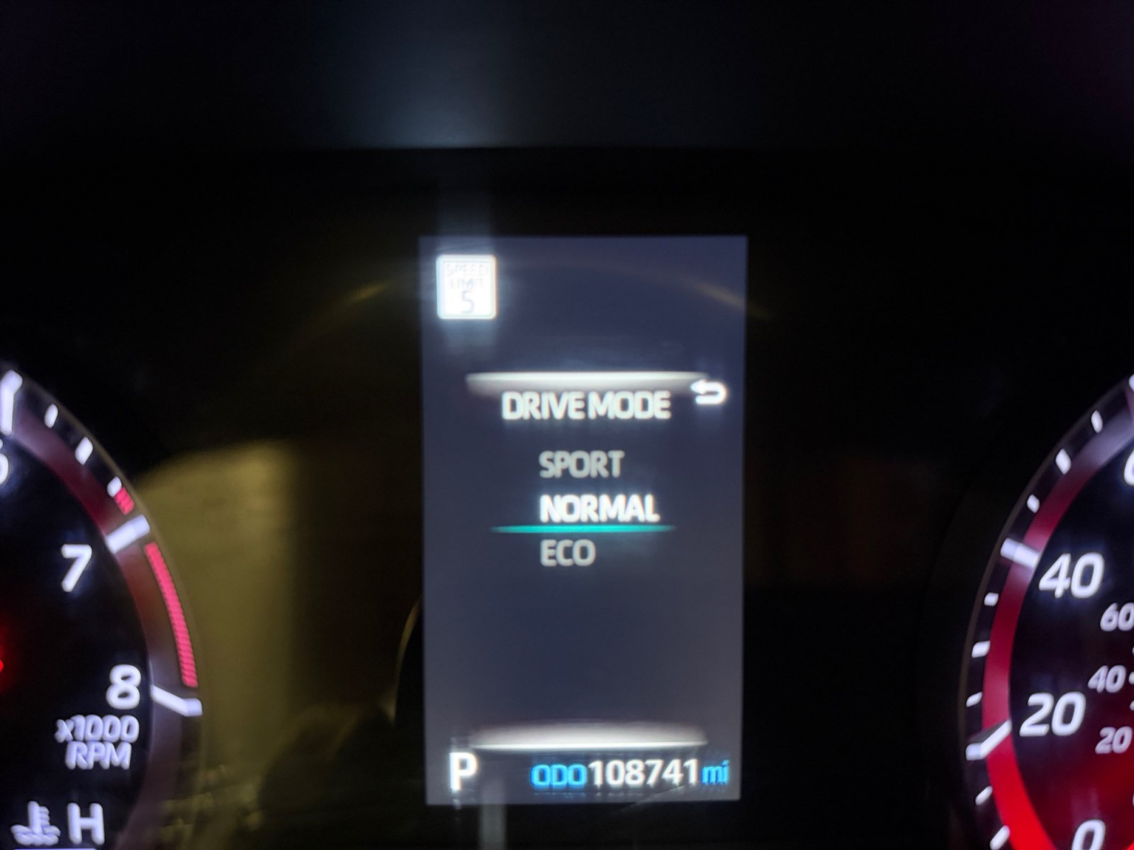 Used 2022 Toyota Highlander LE FWD image 42