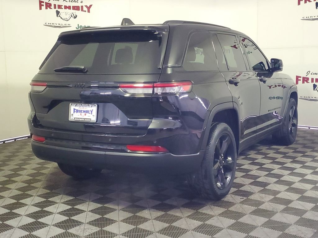 Used 2024 Jeep Grand Cherokee Altitude AWD/4WD image 3