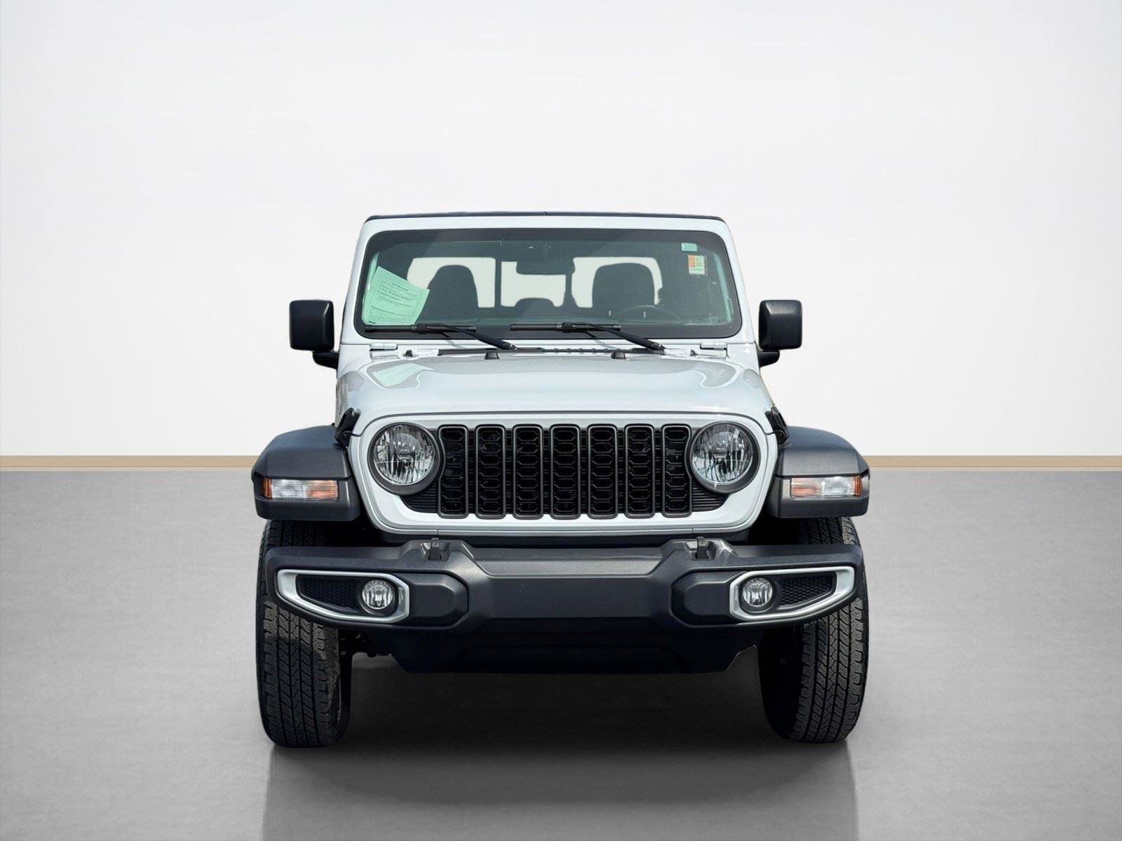 Used 2024 Jeep Gladiator Sport AWD/4WD image 2
