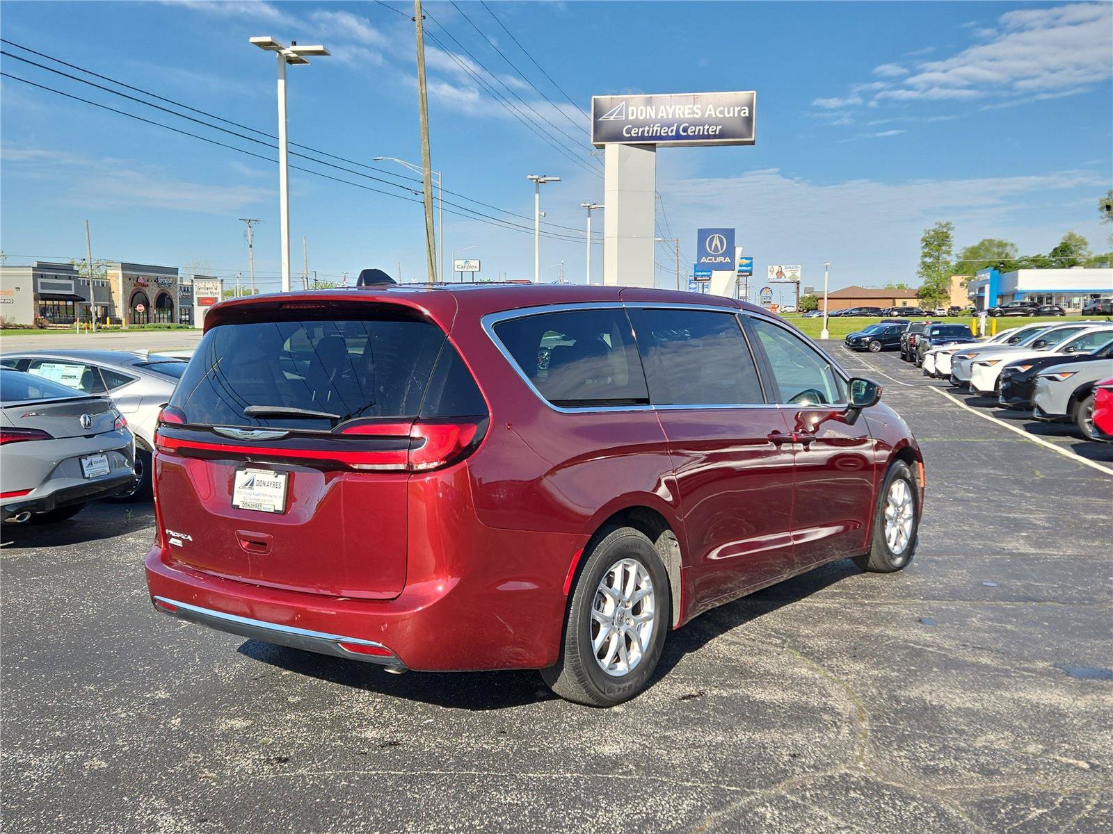 Used 2023 Chrysler Pacifica Touring-L FWD image 27