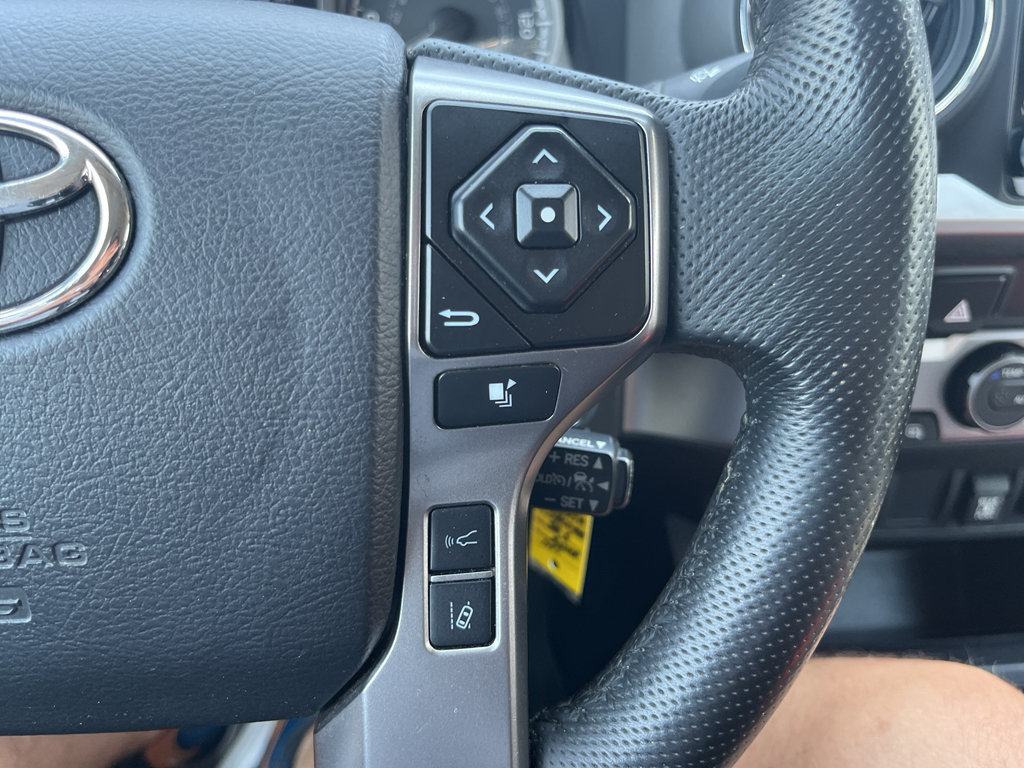 Used 2022 Toyota Tacoma SR5 AWD/4WD image 17