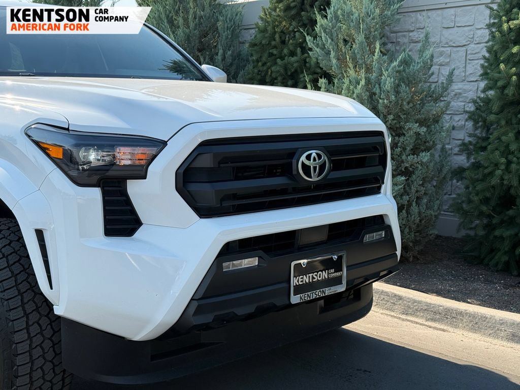 Used 2025 Toyota Tacoma SR5 AWD/4WD image 12