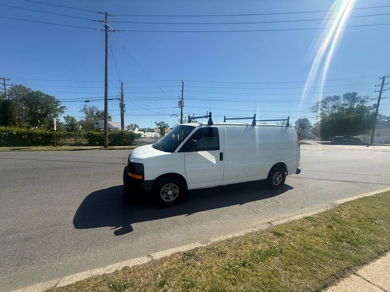 Used 2003 Chevrolet Express 1500 RWD image 2