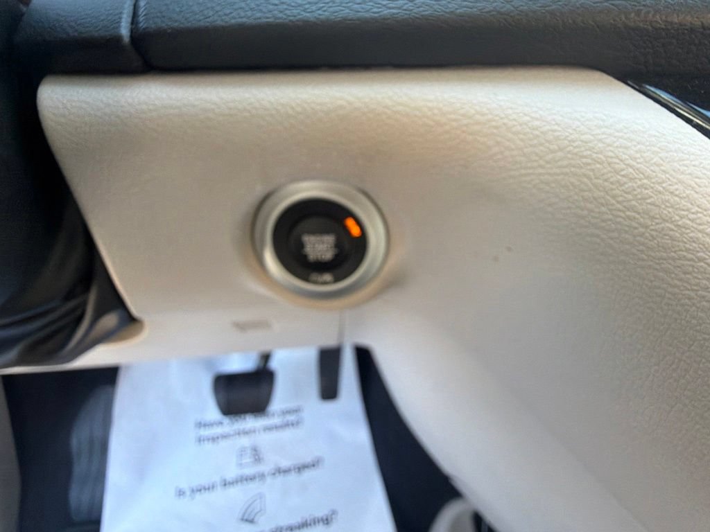 Used 2024 Chrysler Pacifica Touring-L FWD image 44